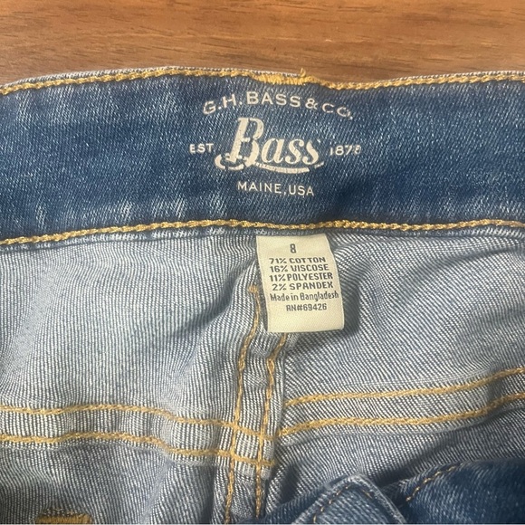 G H Bass & Co Light Blue Cropped Jeans with frayed edges - Picture 6 of 9
